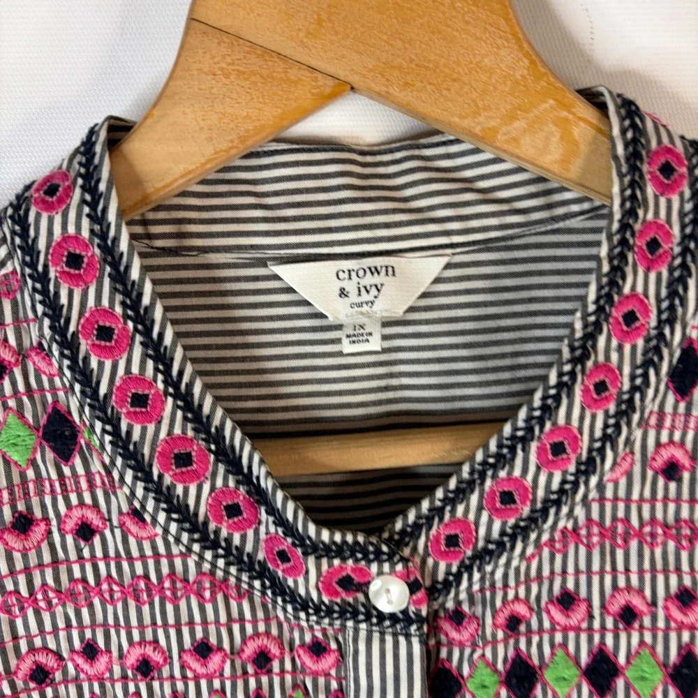 Crown & Ivy Button Down Top Women 1X Black White Striped Embroidered Boho Bell - Picture 2 of 9
